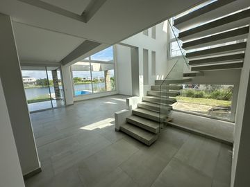 Casa En Venta, Puertos Del Lago