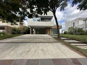 Casa En Venta, Puertos Del Lago