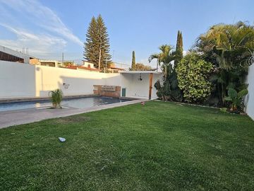 Casa en Venta en Fraccionamiento Vergeles de Oaxtepec, Morelos.