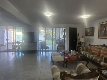 Casa en Venta en Fraccionamiento Vergeles de Oaxtepec, Morelos.