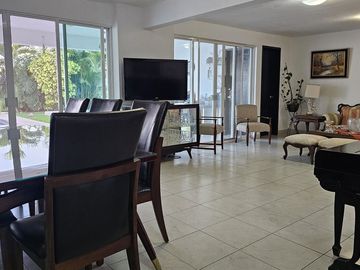 Casa en Venta en Fraccionamiento Vergeles de Oaxtepec, Morelos.