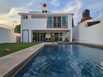 Casa en Venta en Fraccionamiento Vergeles de Oaxtepec, Morelos.