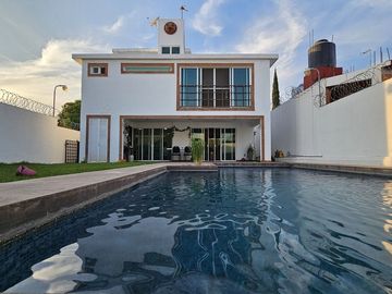 Casa en Venta en Fraccionamiento Vergeles de Oaxtepec, Morelos.