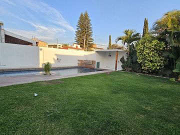 Casa en Venta en Fraccionamiento Vergeles de Oaxtepec, Morelos.