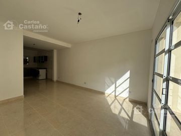 Moderno Complejo de Dúplex, 3 Amb. a Estrenar con Cochera y Jardín