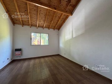 Moderno Complejo de Dúplex, 3 Amb. a Estrenar con Cochera y Jardín
