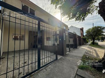 Moderno Complejo de Dúplex, 3 Amb. a Estrenar con Cochera y Jardín