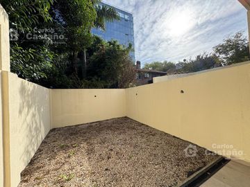 Moderno Complejo de Dúplex, 3 Amb. a Estrenar con Cochera y Jardín