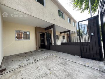 Moderno Complejo de Dúplex, 3 Amb. a Estrenar con Cochera y Jardín