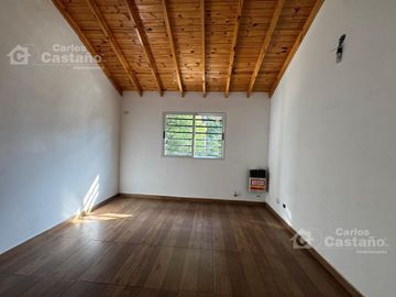 Moderno Complejo de Dúplex, 3 Amb. a Estrenar con Cochera y Jardín