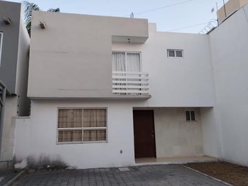 CASA EN FRACCIONAMIENTO EN VENTA EN VILLA PALMAS, QUERÉTARO