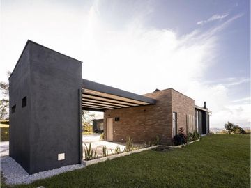 Hermosa casa campestre en venta sector el Canadá