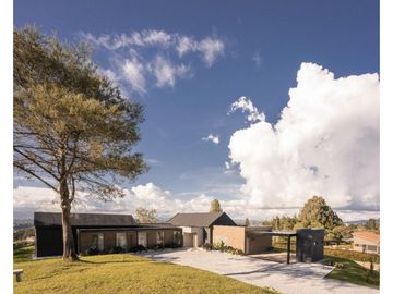 Hermosa casa campestre en venta sector el Canadá