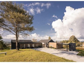 Hermosa casa campestre en venta sector el Canadá