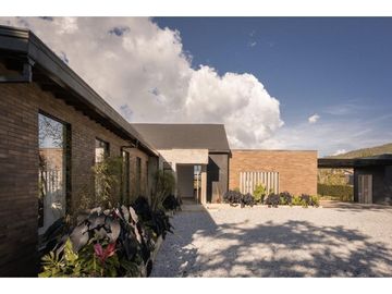 Hermosa casa campestre en venta sector el Canadá