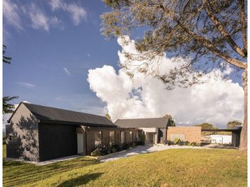 Hermosa casa campestre en venta sector el Canadá