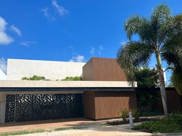 CASA EN VENTA EN MÉRIDA, UNA PLANTA EN MONTES DE AME