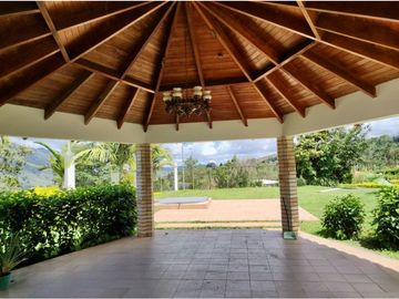 Finca en venta en condominio campestre - Lago Calima El Darién Valle