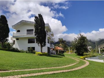 Finca en venta en condominio campestre - Lago Calima El Darién Valle