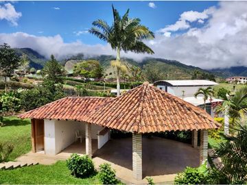 Finca en venta en condominio campestre - Lago Calima El Darién Valle