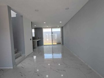CASA EN VENTA CIUDAD MADERAS EL MARQUES