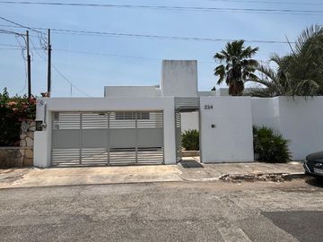 Casa Amueblada en Venta en Fracc. Campestre, Mérida Yucatán