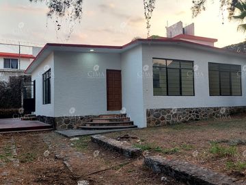 Venta Casa de un nivel en  Hacienda Tetela, Cuernavaca, Morelos - V369