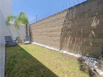 Casa en venta en Bosques de Zavaleta Puebla 3 recamaras y jardin