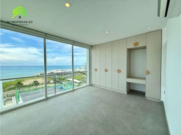 Casa con piscina y vista al mar en Urbanizacion Ciudad del Mar – Manta