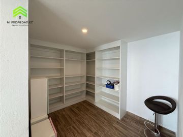 Casa con piscina y vista al mar en Urbanizacion Ciudad del Mar – Manta