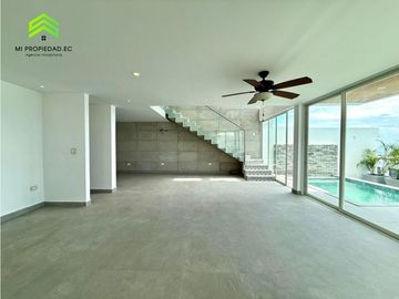 Casa con piscina y vista al mar en Urbanizacion Ciudad del Mar – Manta