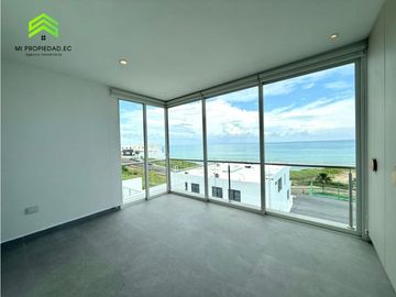 Casa con piscina y vista al mar en Urbanizacion Ciudad del Mar – Manta