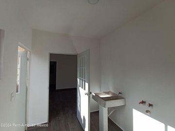 Casa en Venta en Cerrada Porto Santo, Real Madeira RU  25-113.