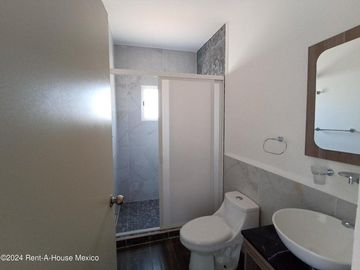 Casa en Venta en Cerrada Porto Santo, Real Madeira RU  25-113.