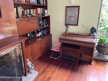 Casa en Venta en Naucalpan de Juárez, Ciudad Satélite NC. 24-184