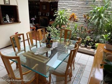 Casa en Venta en Naucalpan de Juárez, Ciudad Satélite NC. 24-184