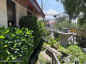 Casa en Venta en Naucalpan de Juárez, Ciudad Satélite NC. 24-184