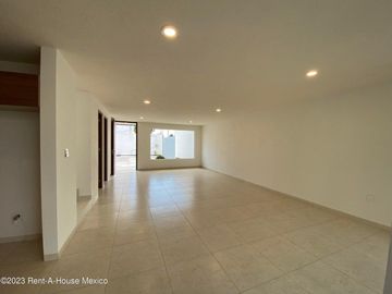 Casa en Venta en San Salvador Tizatlalli Metepec GIS 24-1102