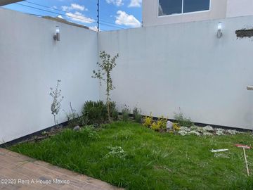Casa en Venta en San Salvador Tizatlalli Metepec GIS 24-1102