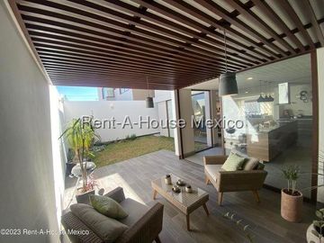 Casa en Venta en Metepec, Llano Grande NC. 25-2735