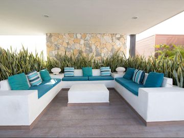 DEPARTAMENTO DE LUJO EN VENTA EN PLAYA DEL CARMEN A MEDIA CUADRA DE LA 5TA AV.