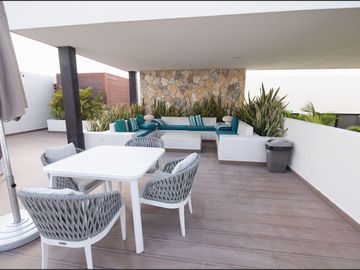 DEPARTAMENTO DE LUJO EN VENTA EN PLAYA DEL CARMEN A MEDIA CUADRA DE LA 5TA AV.