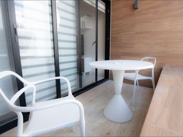 DEPARTAMENTO DE LUJO EN VENTA EN PLAYA DEL CARMEN A MEDIA CUADRA DE LA 5TA AV.