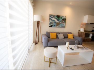 DEPARTAMENTO DE LUJO EN VENTA EN PLAYA DEL CARMEN A MEDIA CUADRA DE LA 5TA AV.