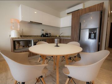DEPARTAMENTO DE LUJO EN VENTA EN PLAYA DEL CARMEN A MEDIA CUADRA DE LA 5TA AV.