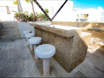 DEPARTAMENTO DE LUJO EN VENTA EN PLAYA DEL CARMEN A MEDIA CUADRA DE LA 5TA AV.