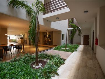 DEPARTAMENTO DE LUJO EN VENTA EN PLAYA DEL CARMEN A MEDIA CUADRA DE LA 5TA AV.