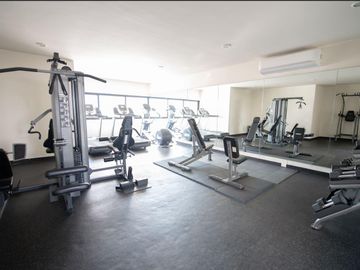 DEPARTAMENTO DE LUJO EN VENTA EN PLAYA DEL CARMEN A MEDIA CUADRA DE LA 5TA AV.