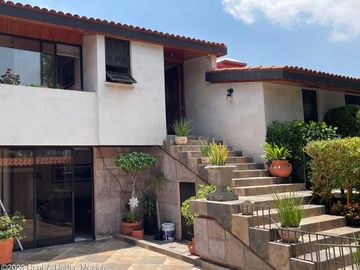 Casa en Venta en Naucalpan de Juarez ,Ciudad Satelite AF 24-184.
