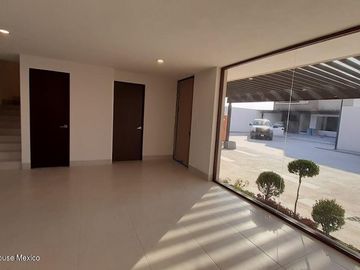 Casa a la Venta en Metepec Llano Grande ZG 24-646